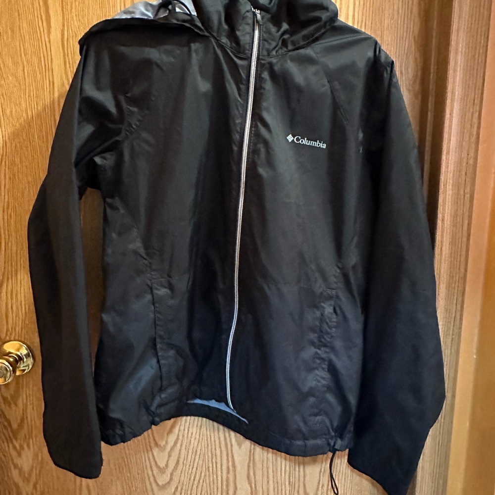 Columbia Black Windbreaker water repellent Jacket.